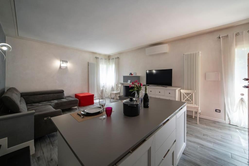 Montecolo Bay 1 Apartment Pilzone Екстериор снимка